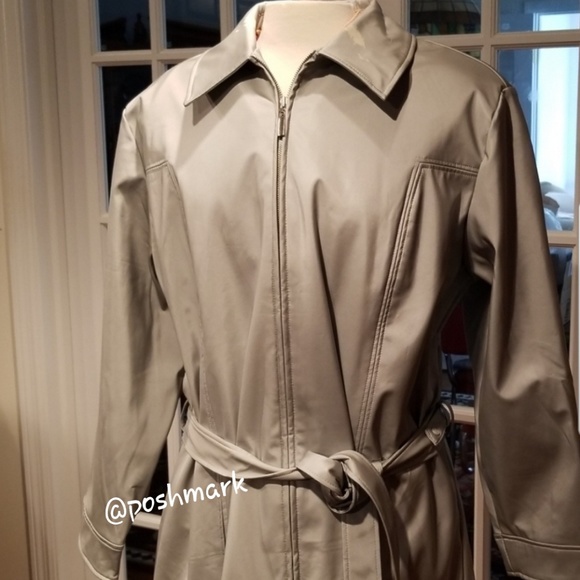 CS Signature 💛Silver Raincoat - Picture 2 of 8